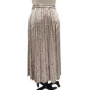 NWT Skies Are Blue Polyester Pleated  Champagne Crushed Velvet Skirt  Sz L